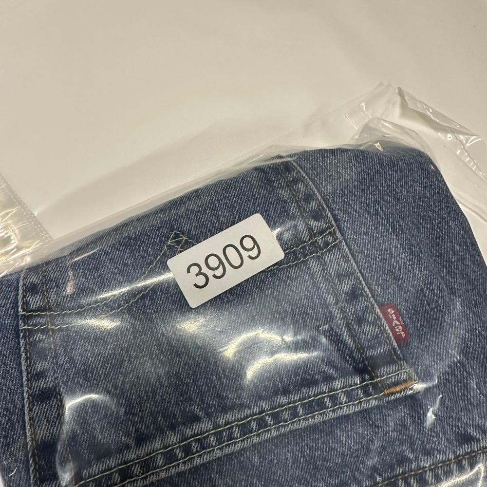 Levi's Jeans Mens Size 34x29 Blue 501 Original Fit Straight Leg Distressed Denim - Picture 8 of 8